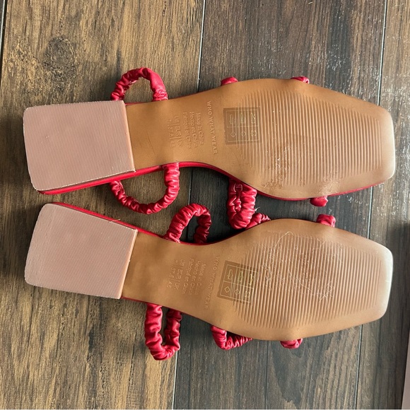 Who What Wear Red Elastic Strappy Sandals NWOT - Picture 2 of 3